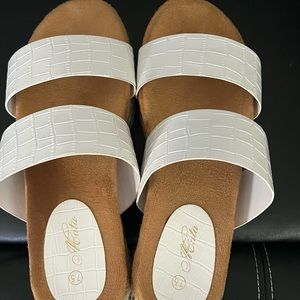 Ladies White Wedge Shoes Size 7.5